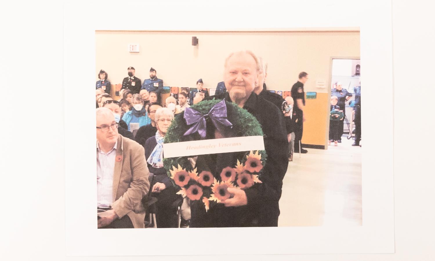 Barry Bremner lays wreath at 2022 Remembrance Day