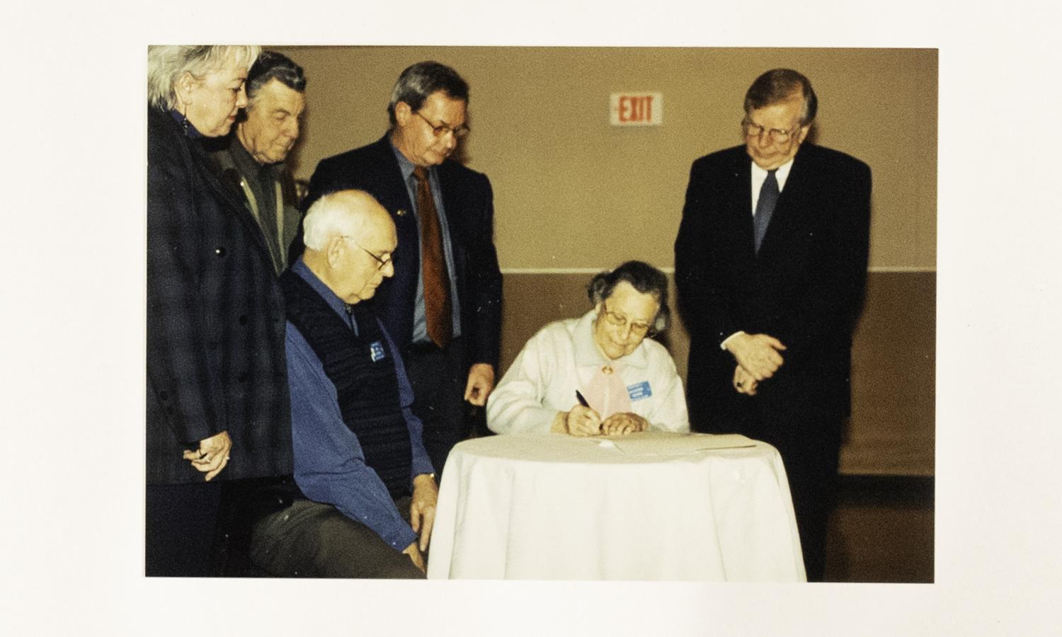 Vivienne Pearn signing the contract at the Headingley Community Centre