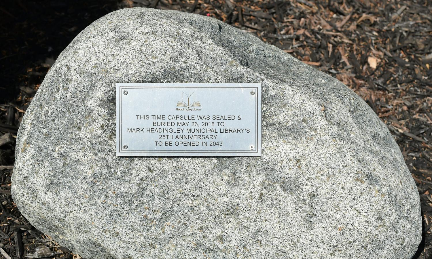 Plaque - Marking the time capsule in Headingley