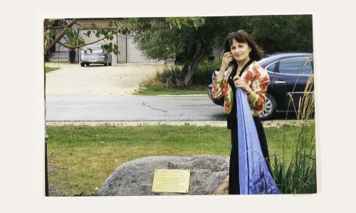 Dr Thorlakson Garden located at Headingley Library. Mrs Thorlakson unveiling plaque. 